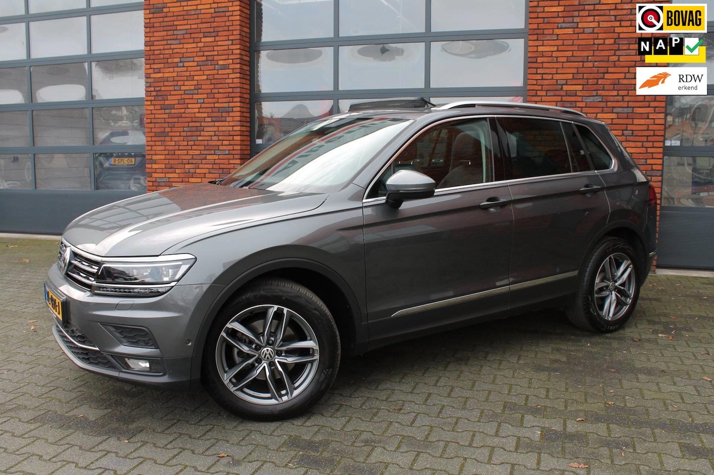 Volkswagen Tiguan - 1.4 TSI 150PK DSG Highline | Schuifdak | LED | Trekhaak - AutoWereld.nl