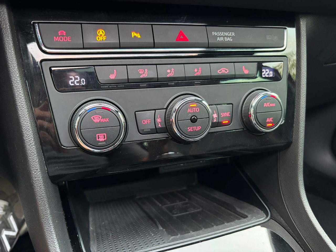 SEAT Leon - 1.4 EcoTSI FR Business Intense|DAB|Beats|Pano|Camera|Leder|Unieke Kleur!