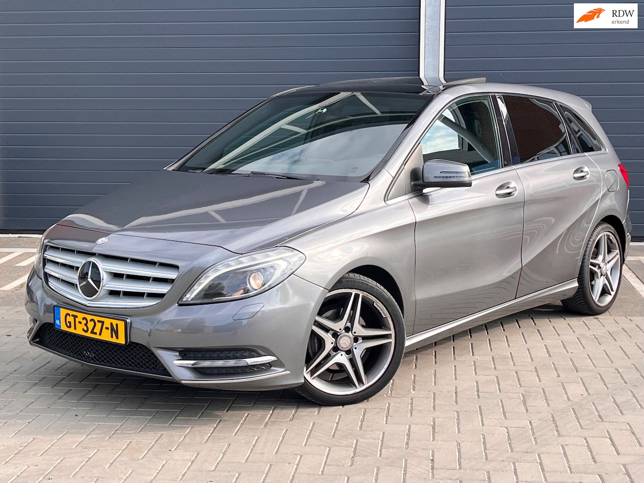 Mercedes-Benz B-klasse - 180 CDI Ambition AMG LINE AUTOMAAT PANO LED FULL OPTION - AutoWereld.nl