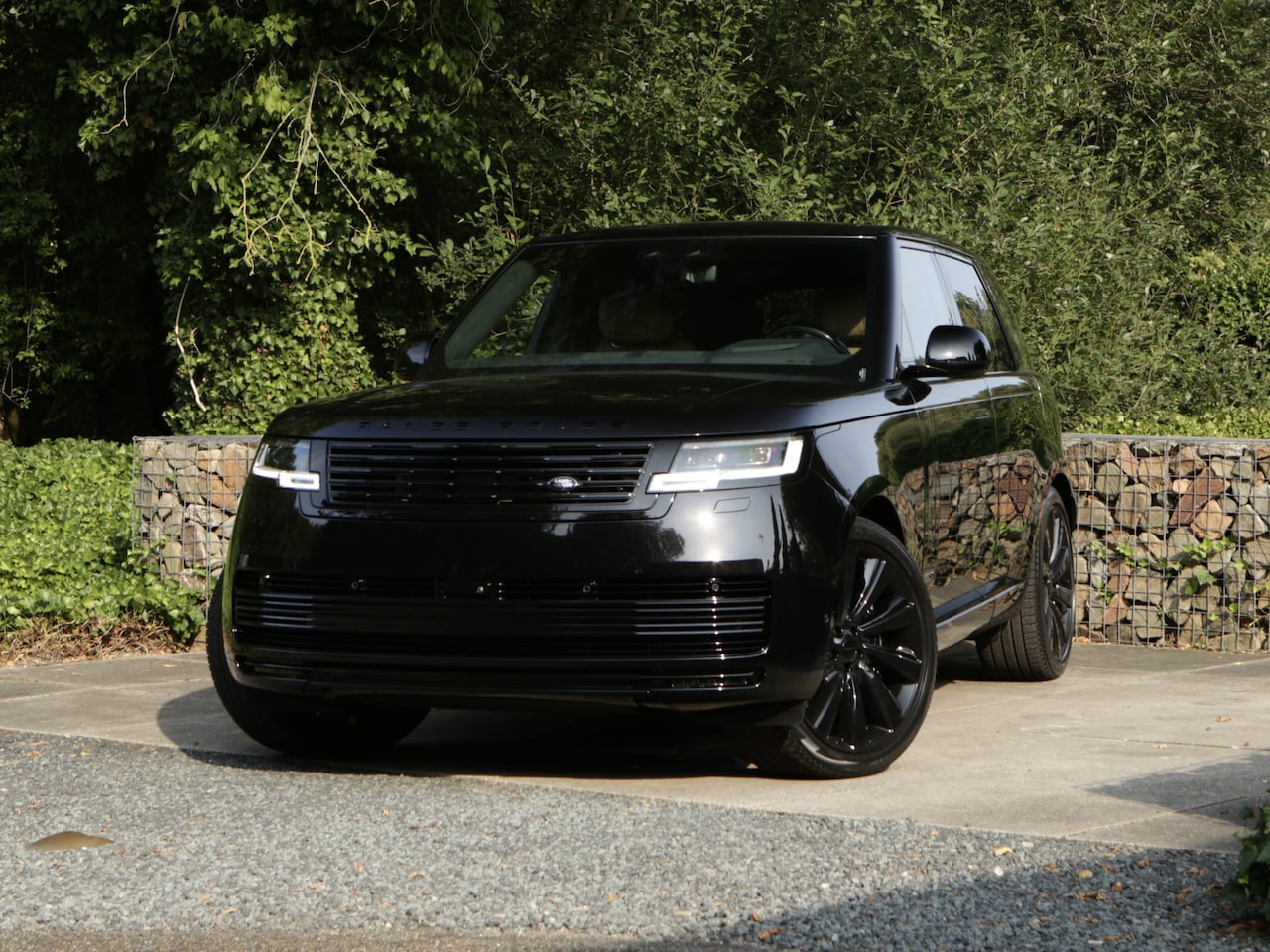 Land Rover Range Rover - P550e SV Autobiography Black - AutoWereld.nl