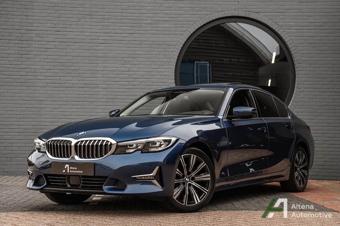 BMW 3-serie - 320i xDrive High Executive Luxury line, trekhaak, schuifdak, driving assistant, parking as - AutoWereld.nl