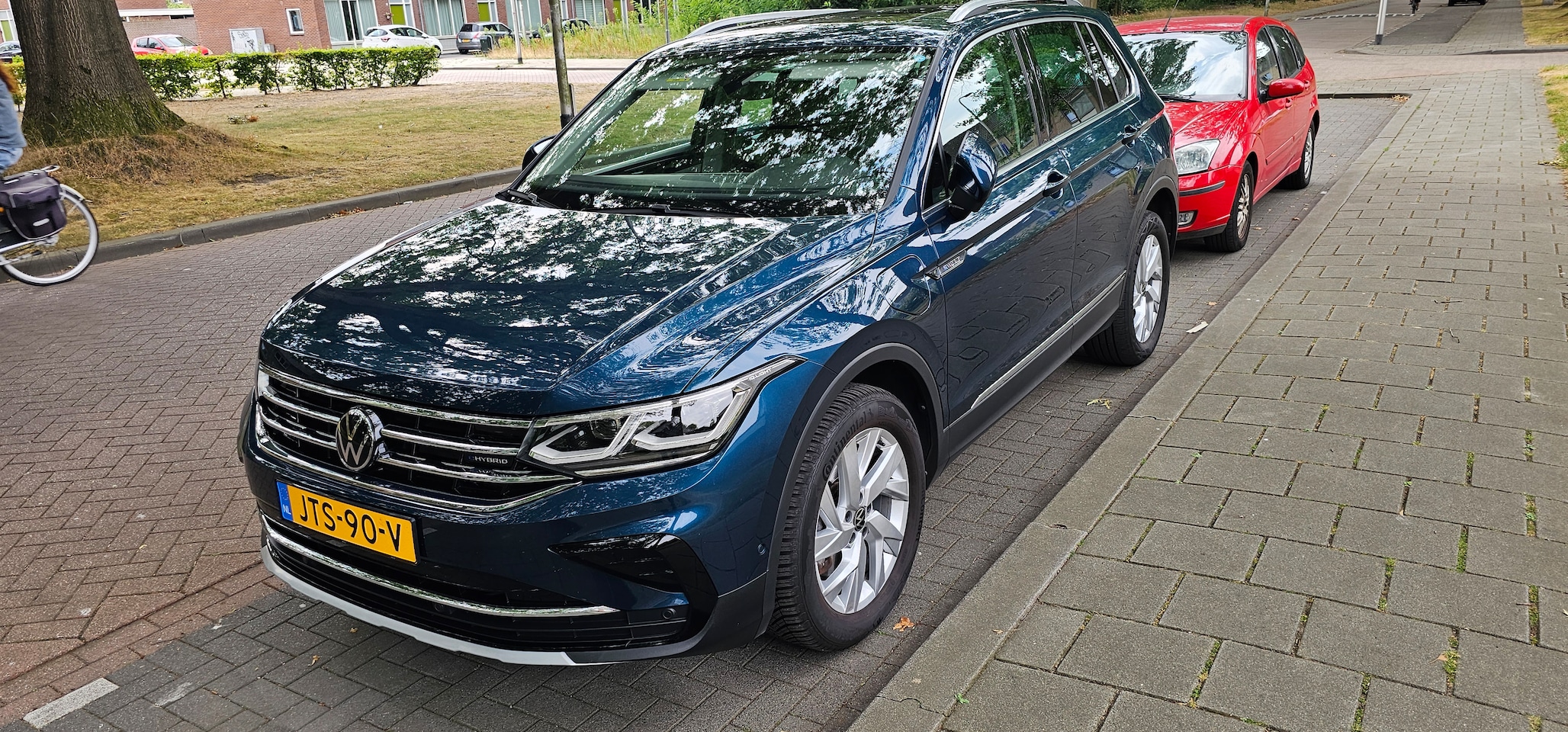Volkswagen Tiguan - 1.4 TSI eHybrid R-Line Business turbo, IQ-ligt, panorama-dak, adaptief Cruis control, ambilight - AutoWereld.nl