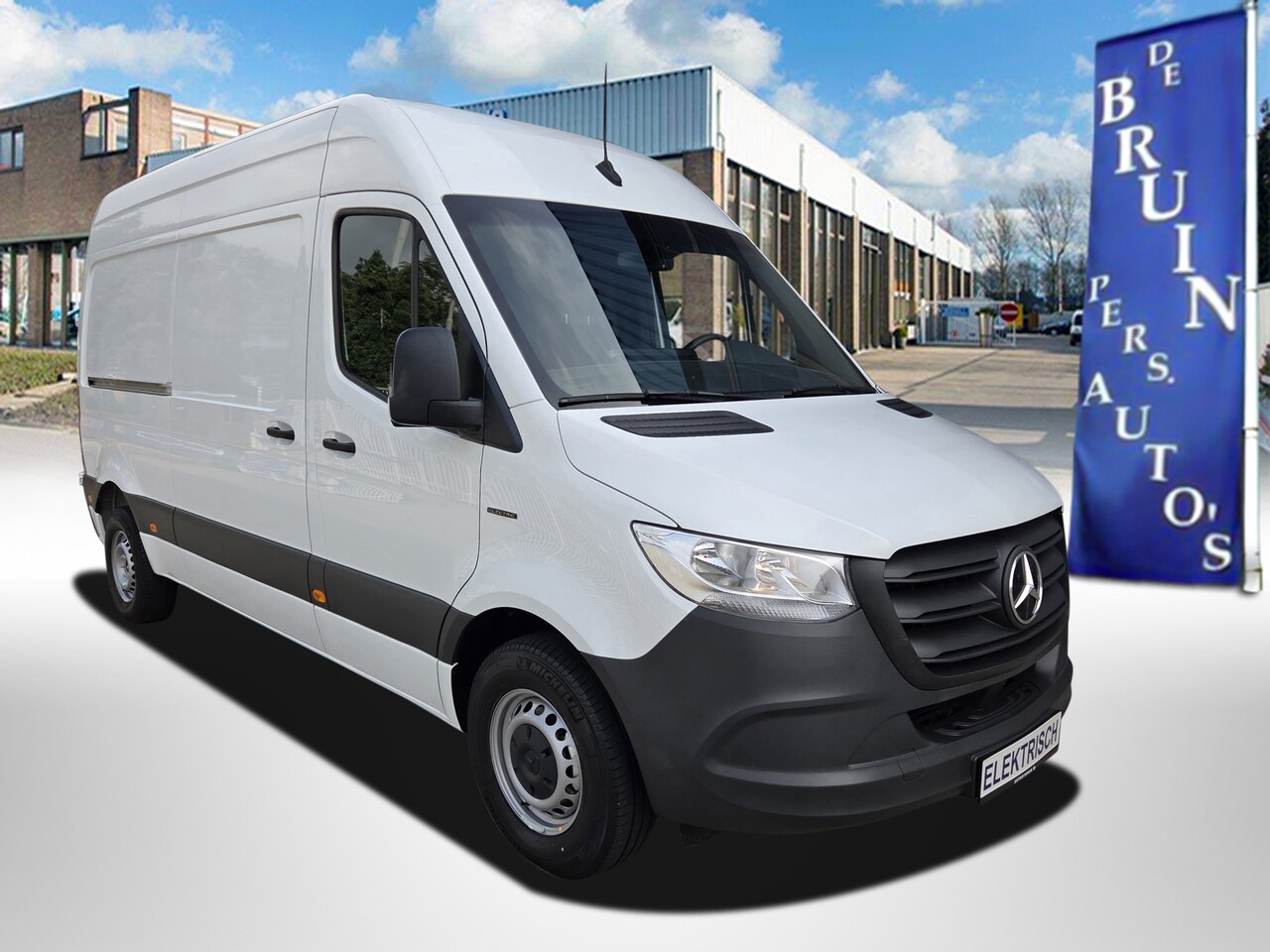 Mercedes-Benz eSprinter - eSprinter L2H2 55 kWh Airco Achteruitrijcamera 270 gr doordraai deuren - AutoWereld.nl