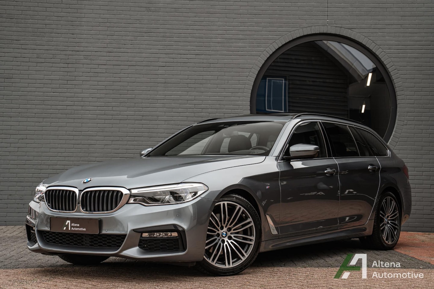 BMW 5-serie Touring - 520i High Executive M Sport 520i High Executive M-sport, panorama dak, comfort stoelen, head-up - AutoWereld.nl