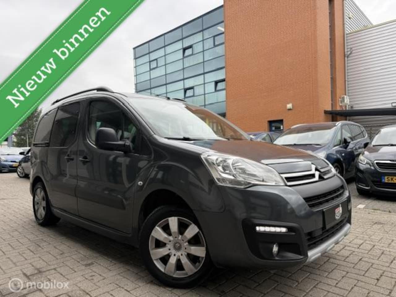 Citroën Berlingo - combi 1.2 Benzine Trekhaak 5 zitplaatsen - AutoWereld.nl