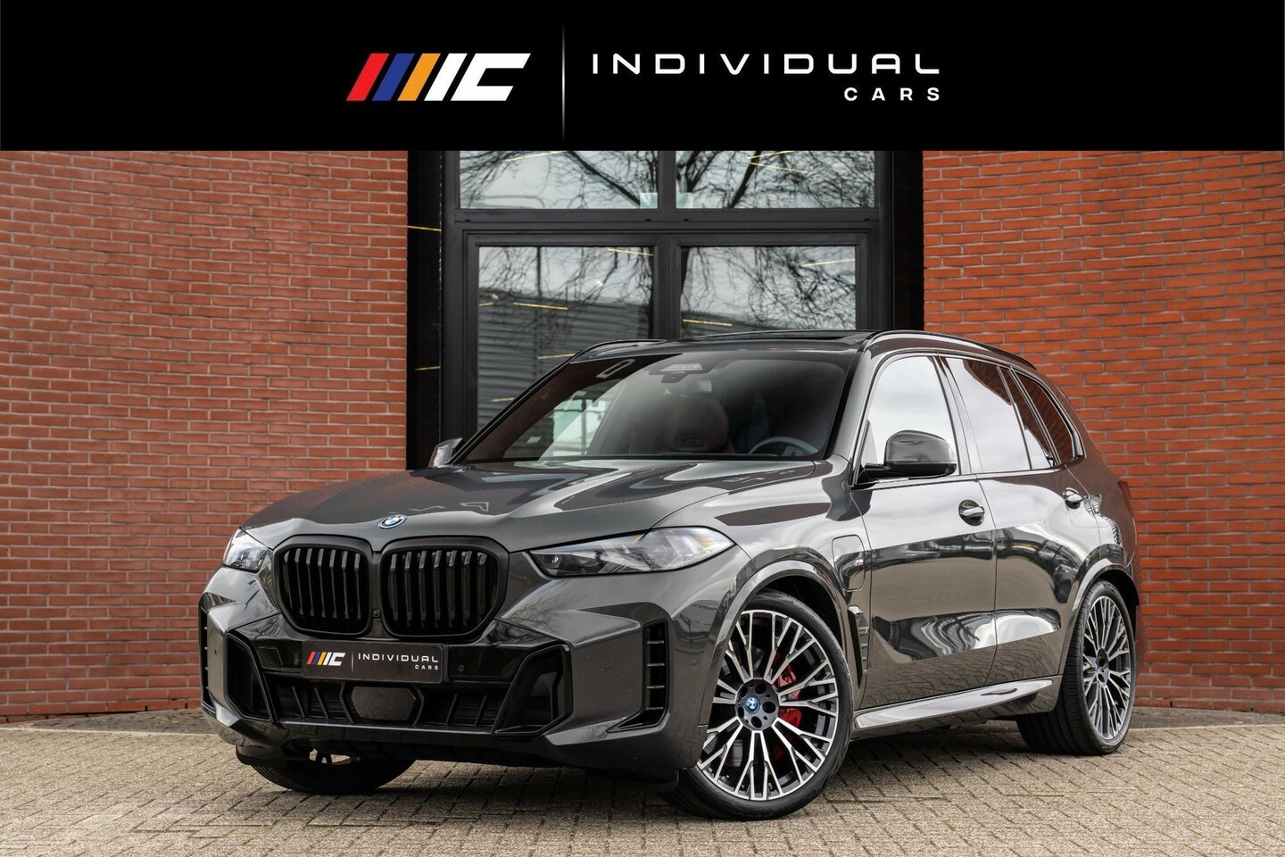 BMW X5 - xDrive50e M-Sport Pro Pano Carbon H/K 22'' - AutoWereld.nl