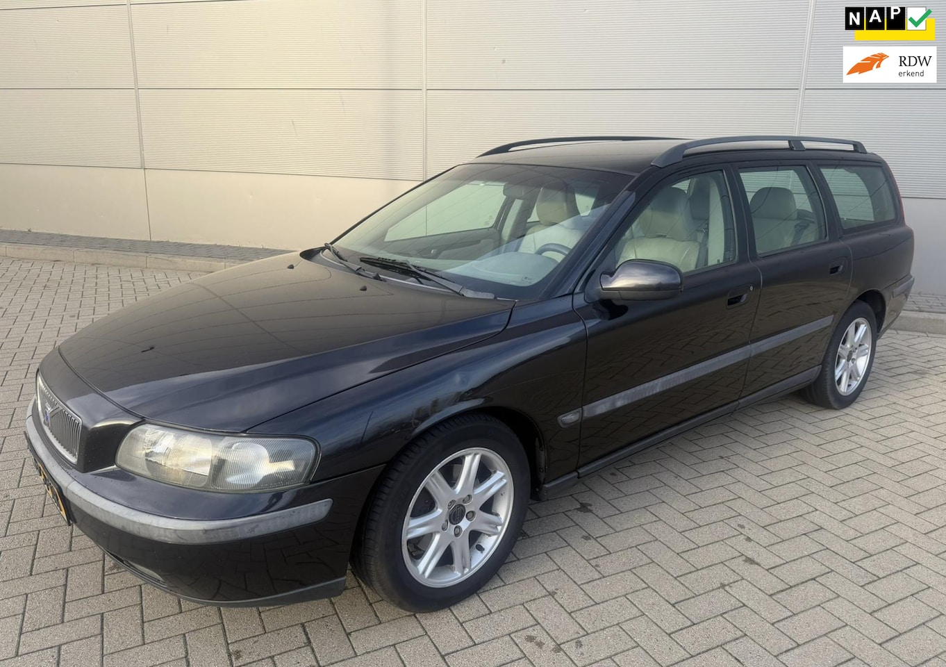 Volvo V70 - 2.4 D5 Geartronic Comfort Line 2.4 D5 Geartronic Comfort Line - AutoWereld.nl