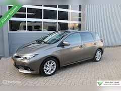 Toyota Auris - 1.8 Hybrid Trend NL Auto | 1e Eigenaar | Panoramadak | Navigatie