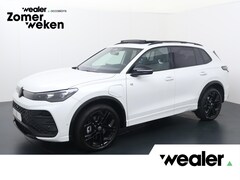 Volkswagen Tiguan - 1.5 eHybrid R-Line Edition | 272 PK | SoH 100% | Trekhaak wegklapbaar | Adaptive Cruise Co