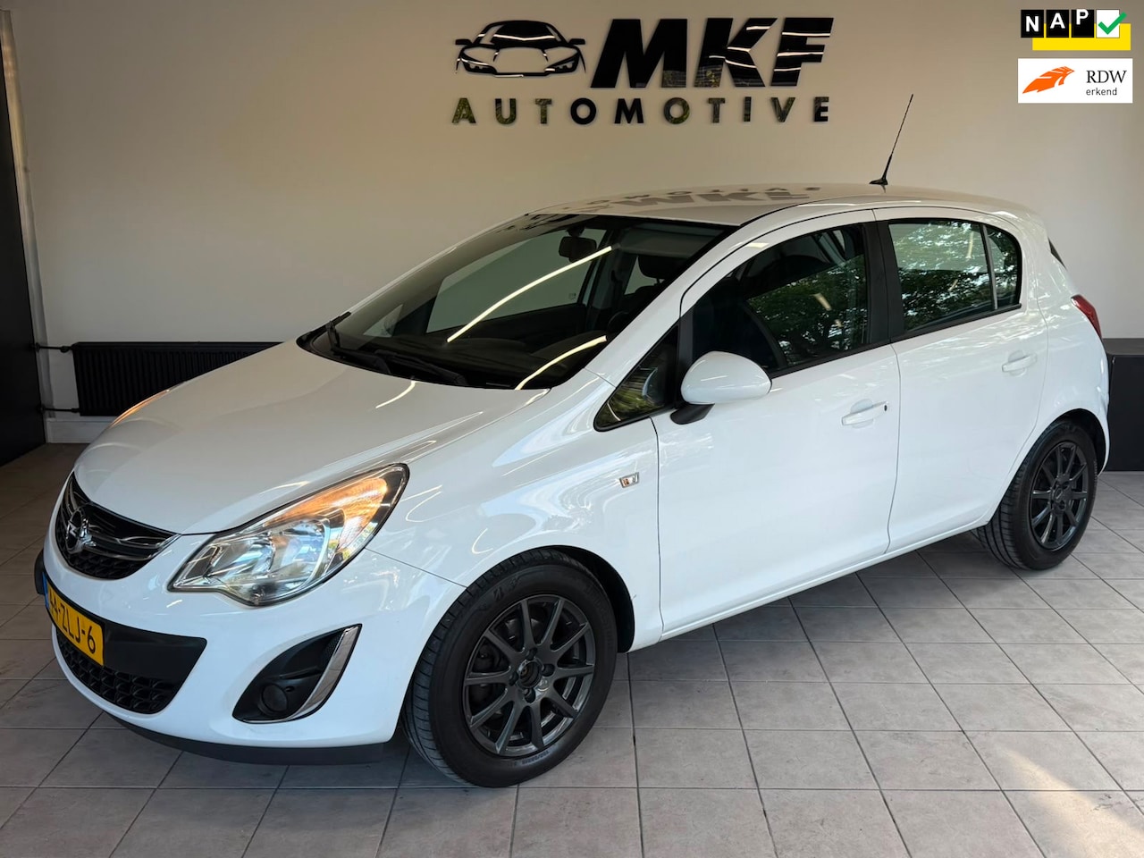 Opel Corsa - 1.3 CDTi EcoFlex S/S Anniversary Airco/Navi/LMV! - AutoWereld.nl