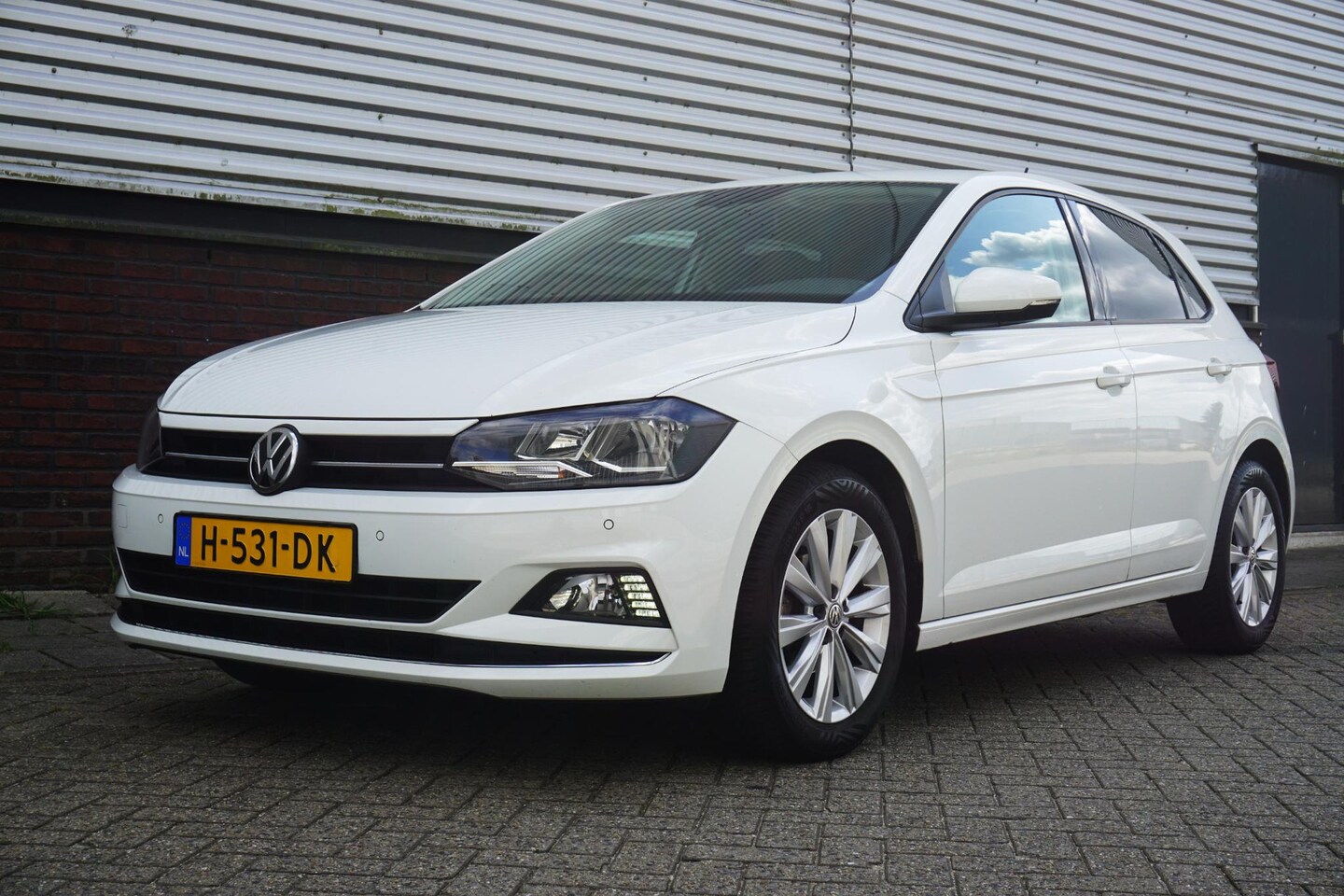 Volkswagen Polo - 1.0 TSI Highline/Digi-Dash./PDC voor+achter/ Navigatie. - AutoWereld.nl