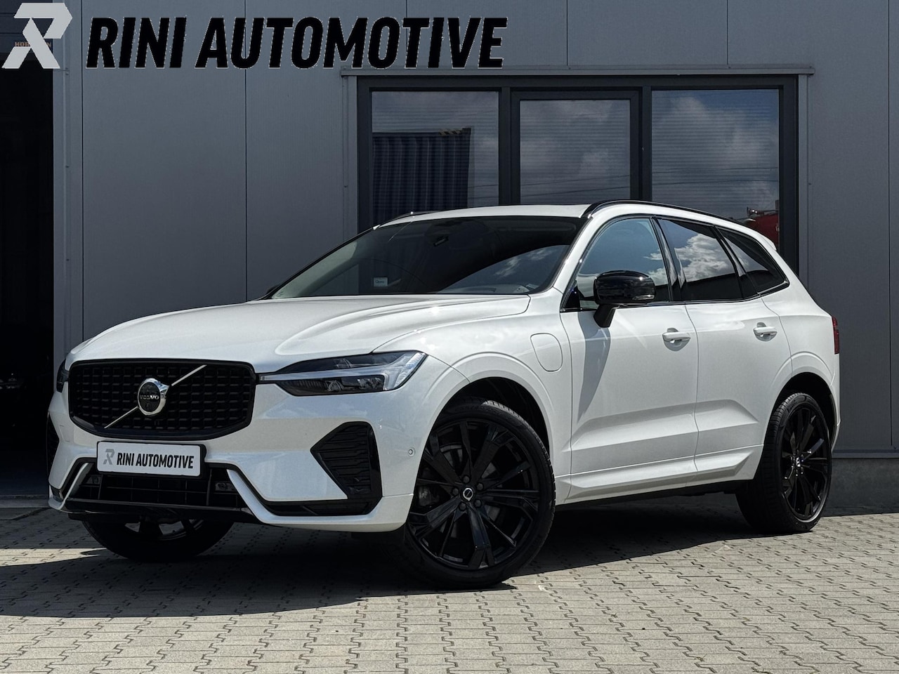 Volvo XC60 - 2.0 T6 Plug-in hybrid AWD Plus Dark 350 PK | Long range | R design | 21 Inch | Trekhaak | - AutoWereld.nl