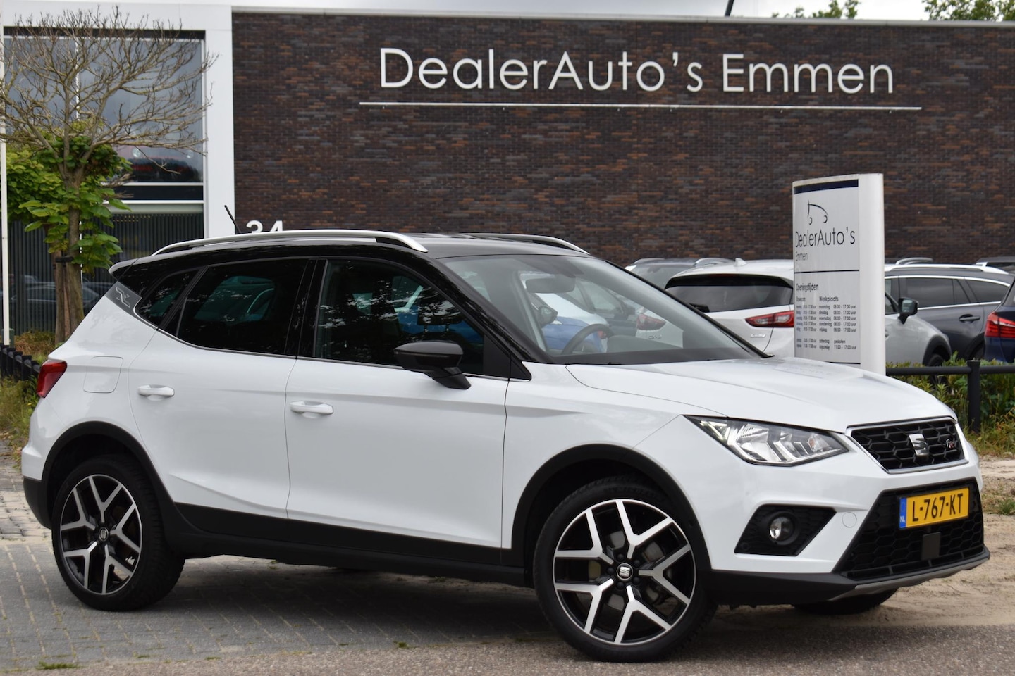 SEAT Arona - 1.0 TSI FR ECC 18"LMV NAVI LED - AutoWereld.nl