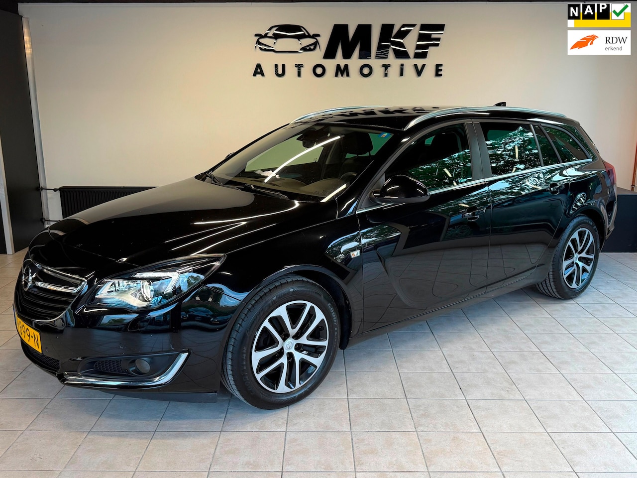 Opel Insignia Sports Tourer - 1.6 CDTI EcoFLEX Business+ FULL! - AutoWereld.nl