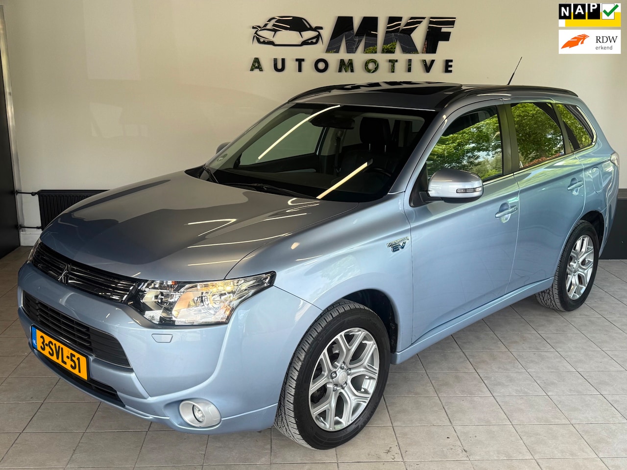 Mitsubishi Outlander - 2.0 PHEV Instyle+ 2013 ECC/LEER/KM NAP! - AutoWereld.nl