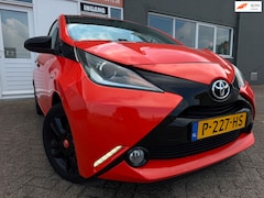 Toyota Aygo - 1.0 VVT-i x-cite 5 drs met parkeercamera met bluetooth telefoon en cruise controle en airc