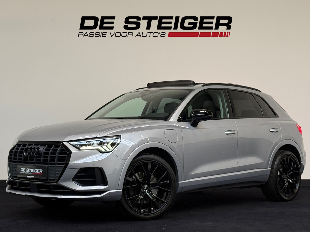 Audi Q3 - 45 TFSI e S edition Pano B&O Memory Blackpack Sfeer - AutoWereld.nl