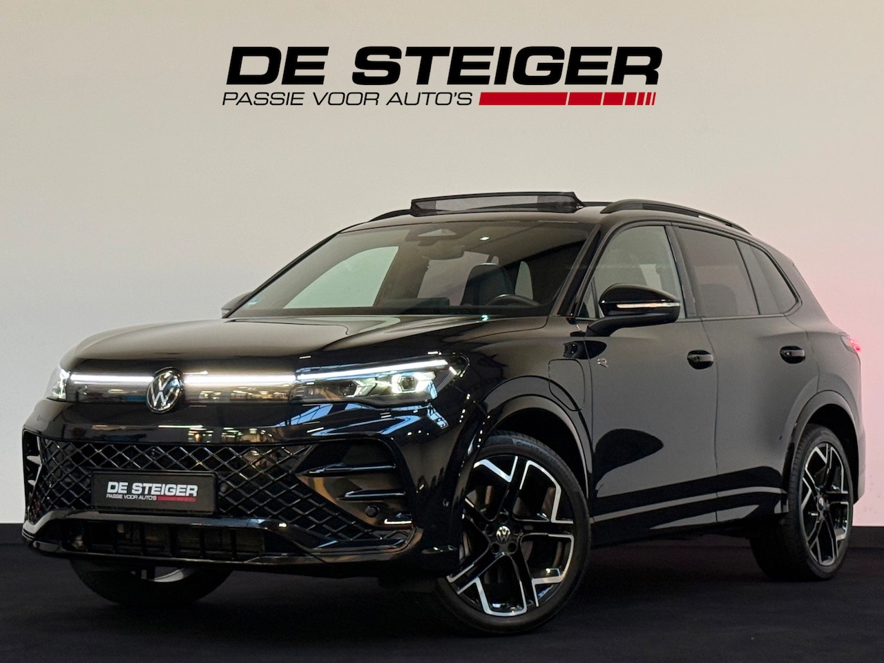 Volkswagen Tiguan - 1.5 eHybrid 3 x R-Line Black Style 272 PK Pano 360 Harman Kardon Massage Trekhaak - AutoWereld.nl