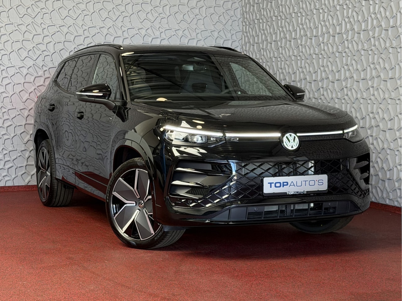 Volkswagen Tayron - 1.5 eHybrid 272PK R-LINE TREKHAAK BLACK-STYLE 20''LMV PANO SCHUIFDAK ERGO.STOEL MASSAGE TR - AutoWereld.nl