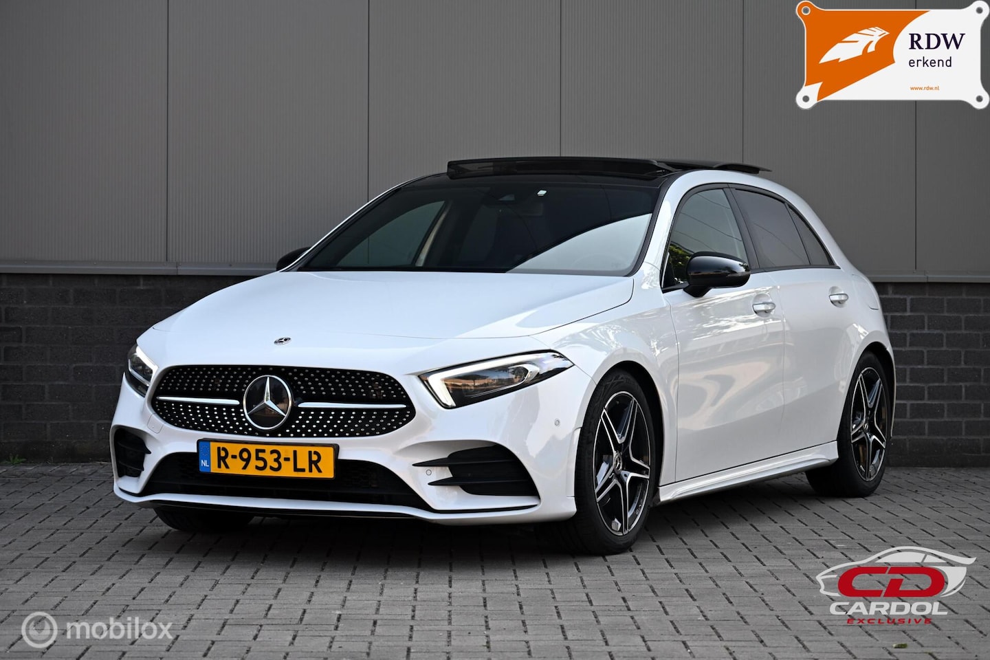 Mercedes-Benz A-klasse - 180 AMG-Line| PANO| NIGHT| M-BUX| 1e Eignr - AutoWereld.nl