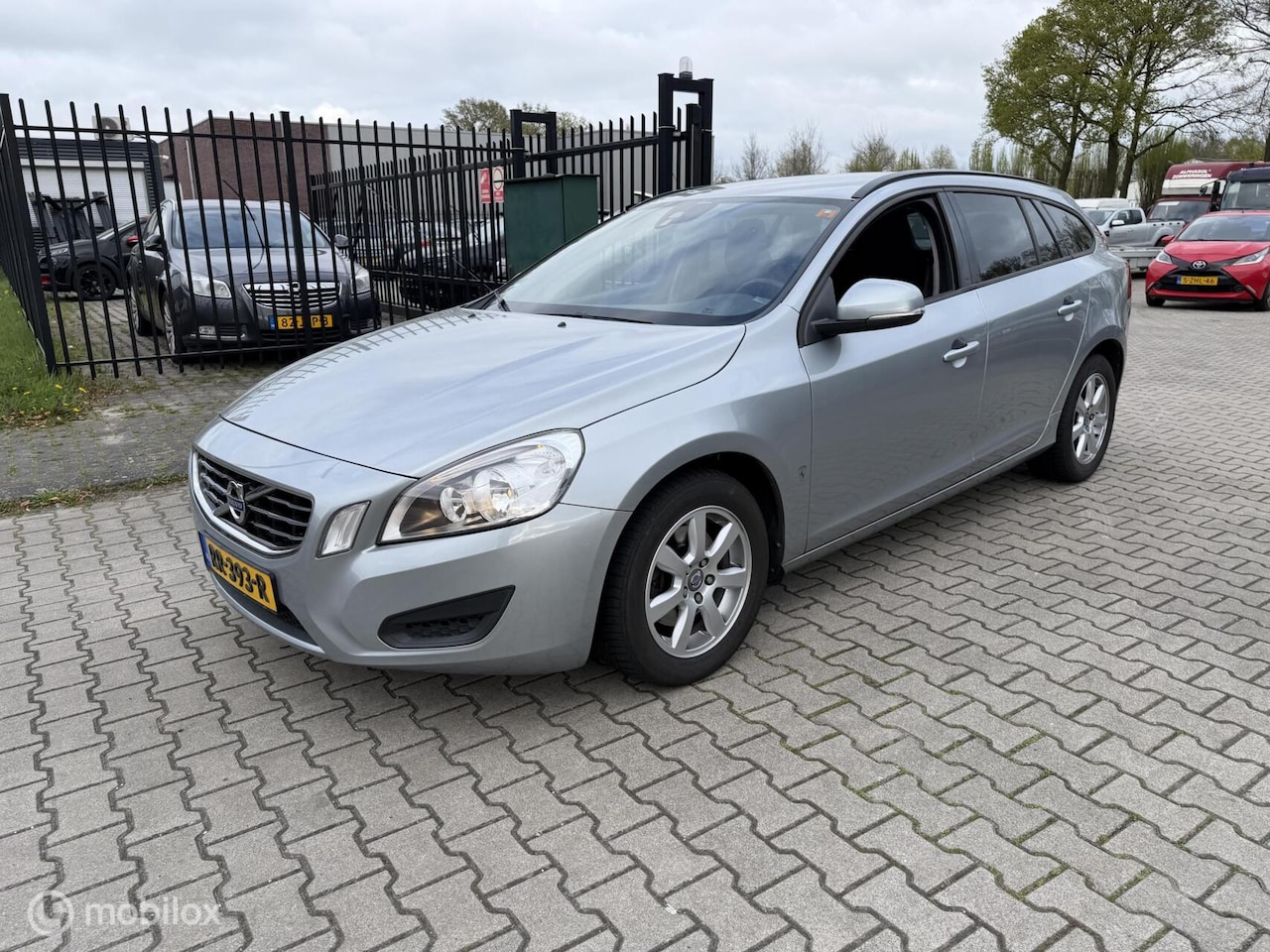 Volvo V60 - 2.0 D3 goed onderhouden nette auto zeer mooi - AutoWereld.nl