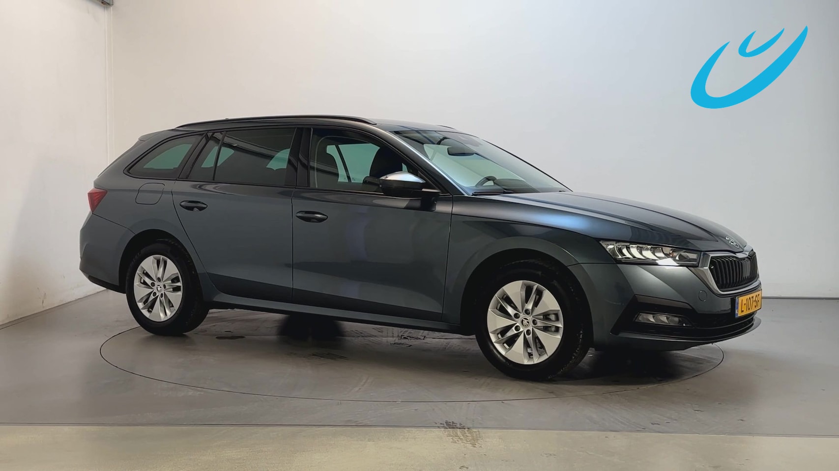 Skoda Octavia Combi - 1.0 TSI 110PK Business Edition Sfeerverlichting Virtual Cockpit Parkeersensoren - AutoWereld.nl