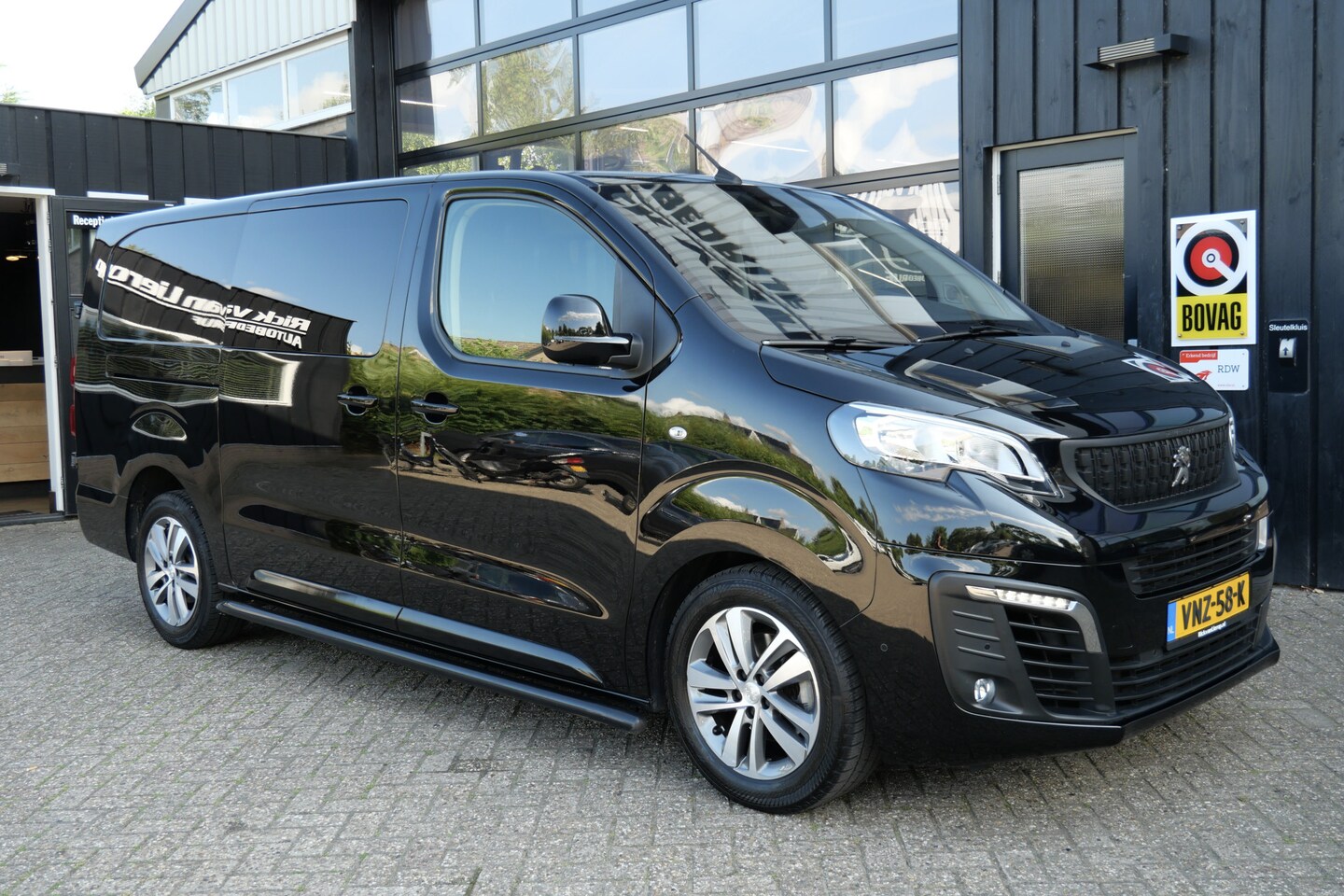 Peugeot Expert - 2.0 BlueHDI 180 Long Sport DC Automaat | NL-Auto | 2X SCHUIF | Carplay | Camera | Clima | - AutoWereld.nl