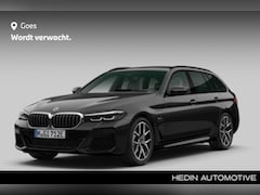 BMW 5-serie Touring - 530e | M Sportpakket | Trekhaak met elektrisch wegklapbare kogel | Achteruitrijcamera | Gl