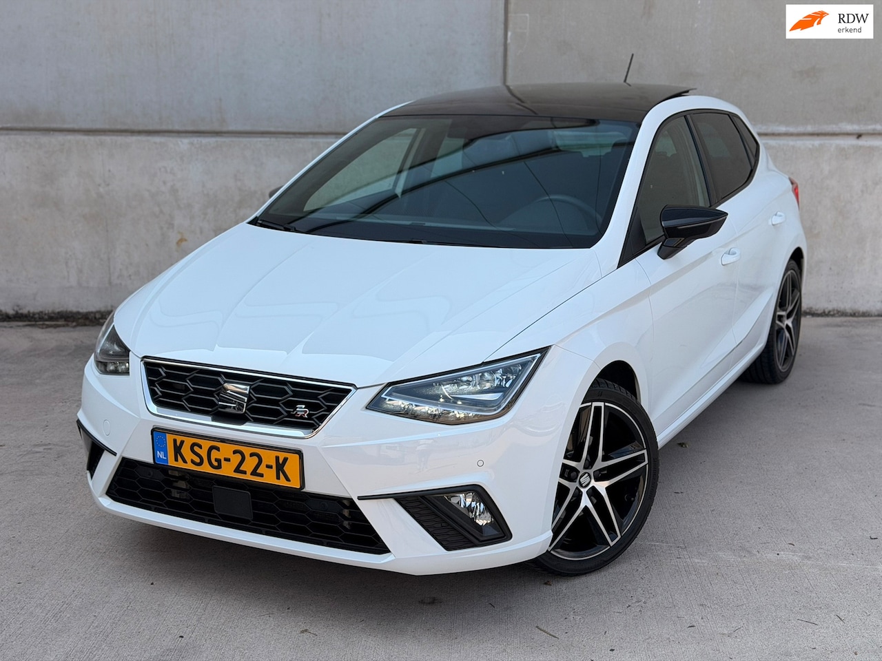 SEAT Ibiza - 1.0 TSI FR Business Intense Plus Pano Virtual Camera 18'' 6-bak - AutoWereld.nl