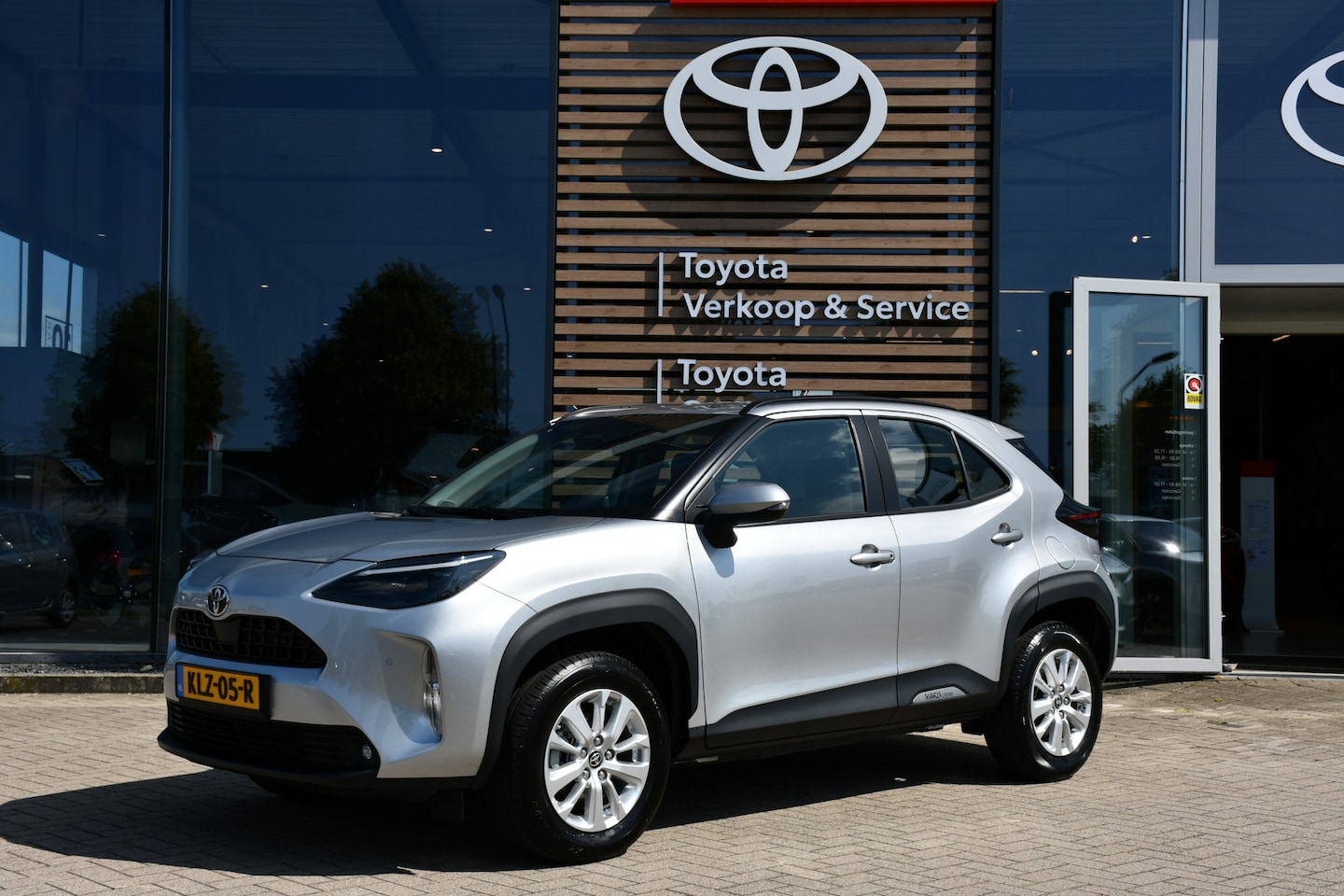 Toyota Yaris Cross - 1.5 Hybrid 115 Active Limited automaat 116pk | Parkeersensoren vóór & achter | Draadloze t - AutoWereld.nl