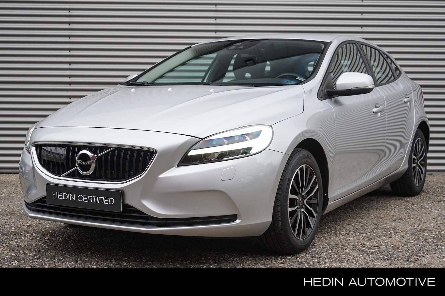 Volvo V40 - 2.0 T2 Nordic+ Dode hoek detectie | adaptieve cruise controle | afneembare trekhaak | Clim - AutoWereld.nl