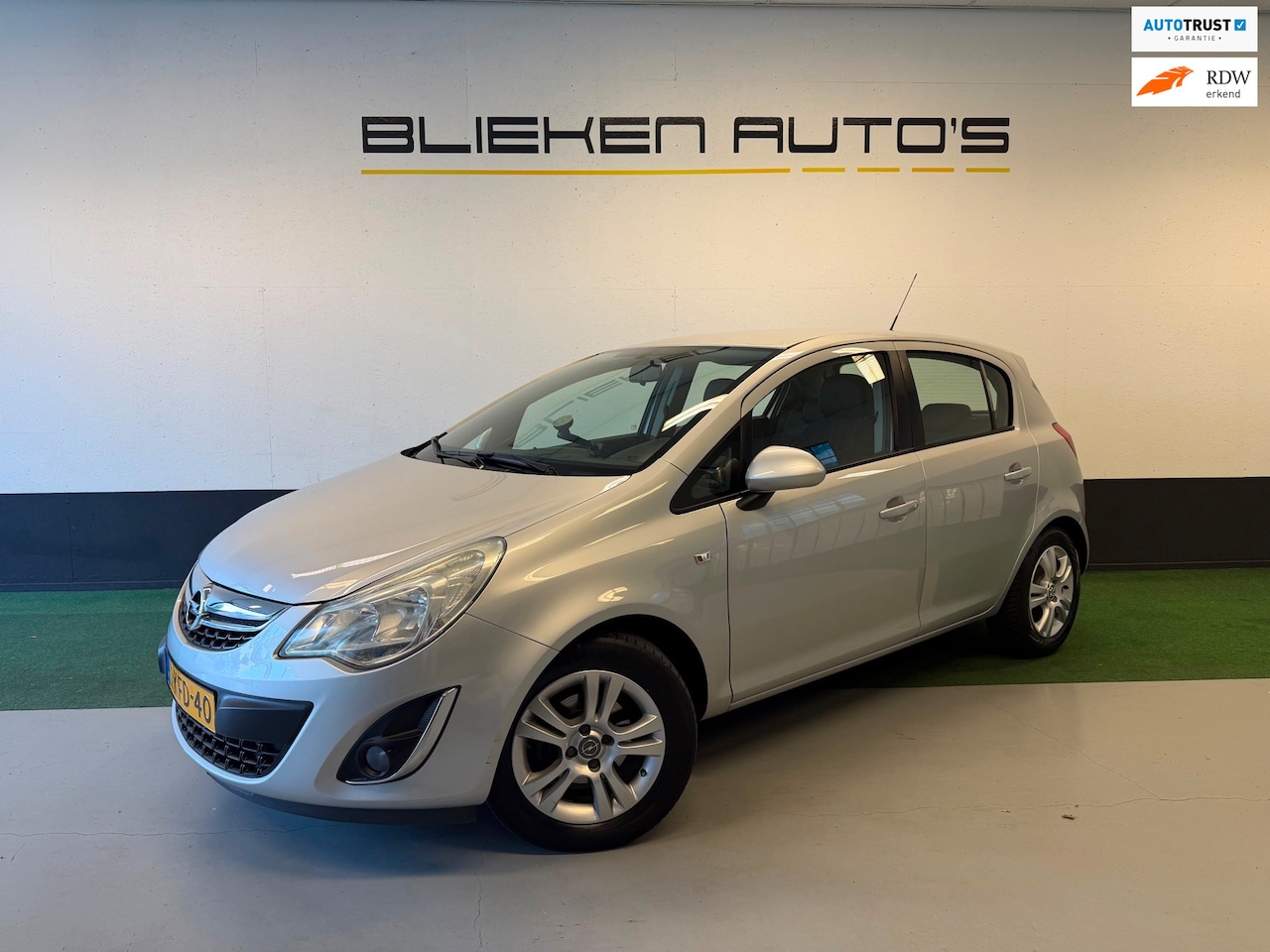Opel Corsa - 1.2-16V Anniversary Edition 1.2-16V Anniversary Edition - AutoWereld.nl