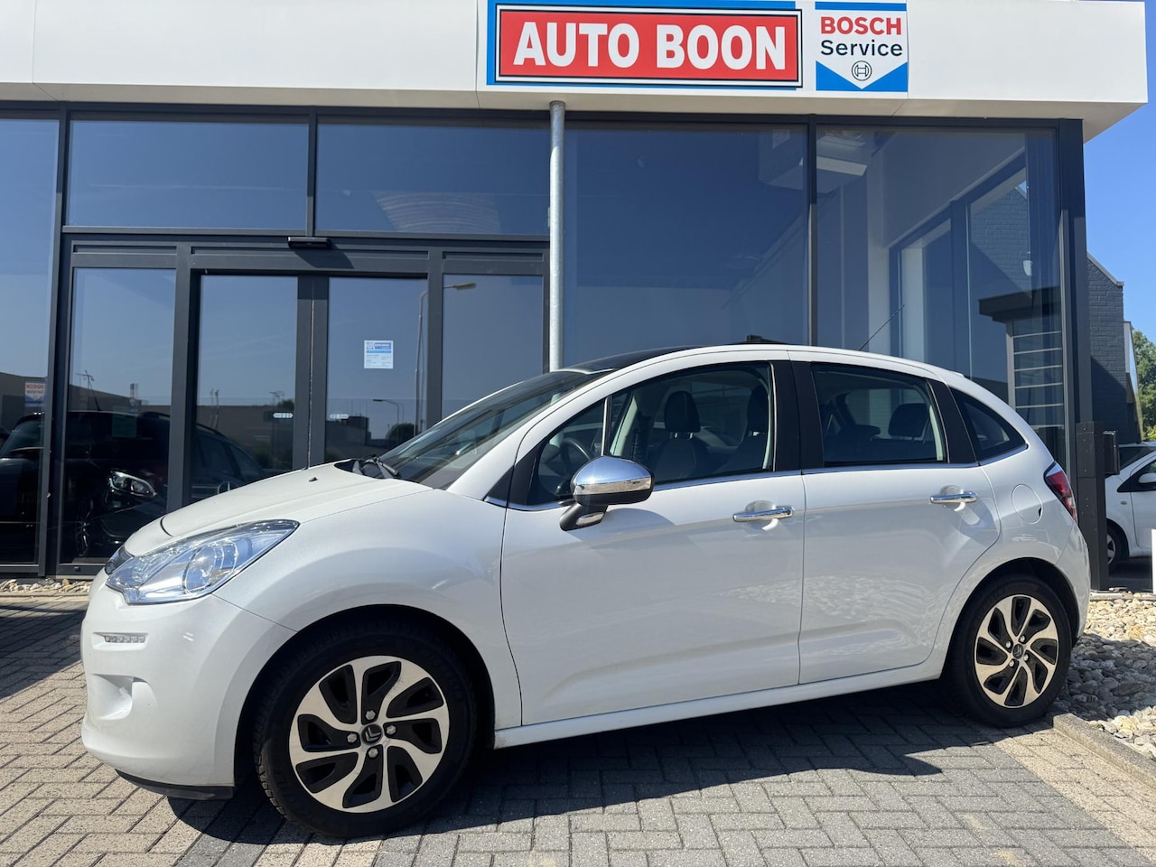 Citroën C3 - 1.2VTi 82PK AUTOMAAT : NAVI/LED/PANO-VOORRUIT/ CLIMA/P-CAM/PDC/TREKH./D-RIEM-VERV./2 EIG./ - AutoWereld.nl