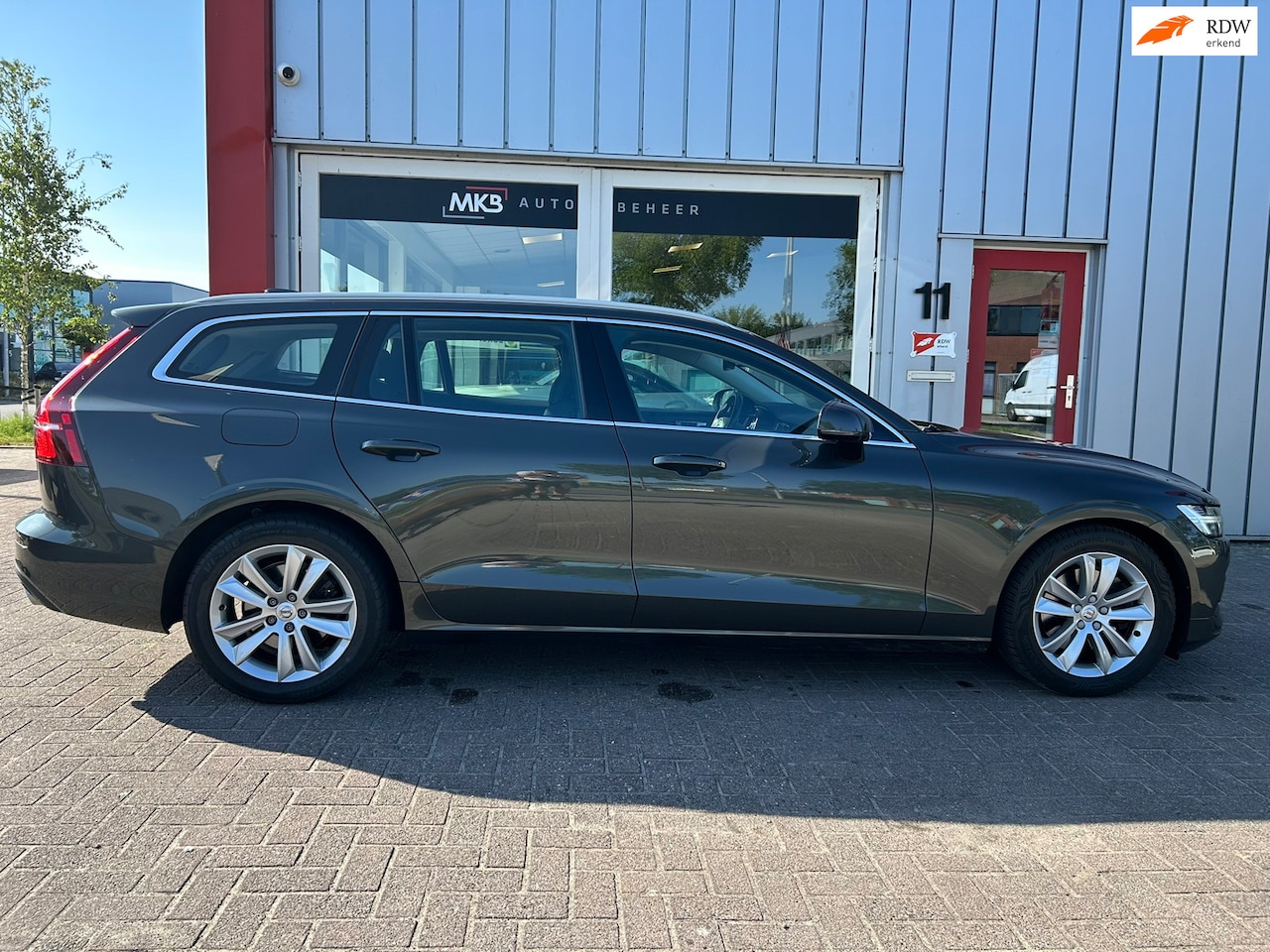 Volvo V60 - 2.0 B3 Business Pro Origineel Nederlands/DealerOH - AutoWereld.nl