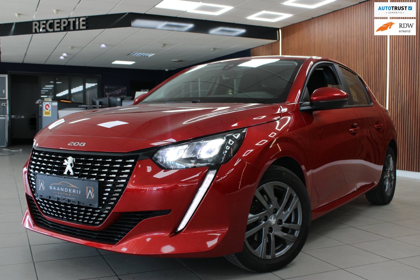Peugeot 208 - 1.2 PureTech Allure | Airco | Cruise control | Carplay | Navi | Parkeer sensoren | Stoelve - AutoWereld.nl