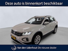 Volkswagen T-Roc - 1.5 TSI Life Business Ascot grey | Stoelverwarming | Keyless | Navigatie | Acc