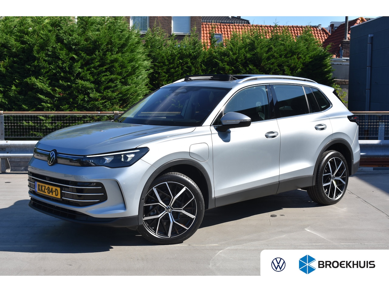 Volkswagen Tiguan - 1.5 TSI eHybrid 204pk Elegance | ACC | Schuif-kanteldak | Head-up display | Wegklapbare tr - AutoWereld.nl