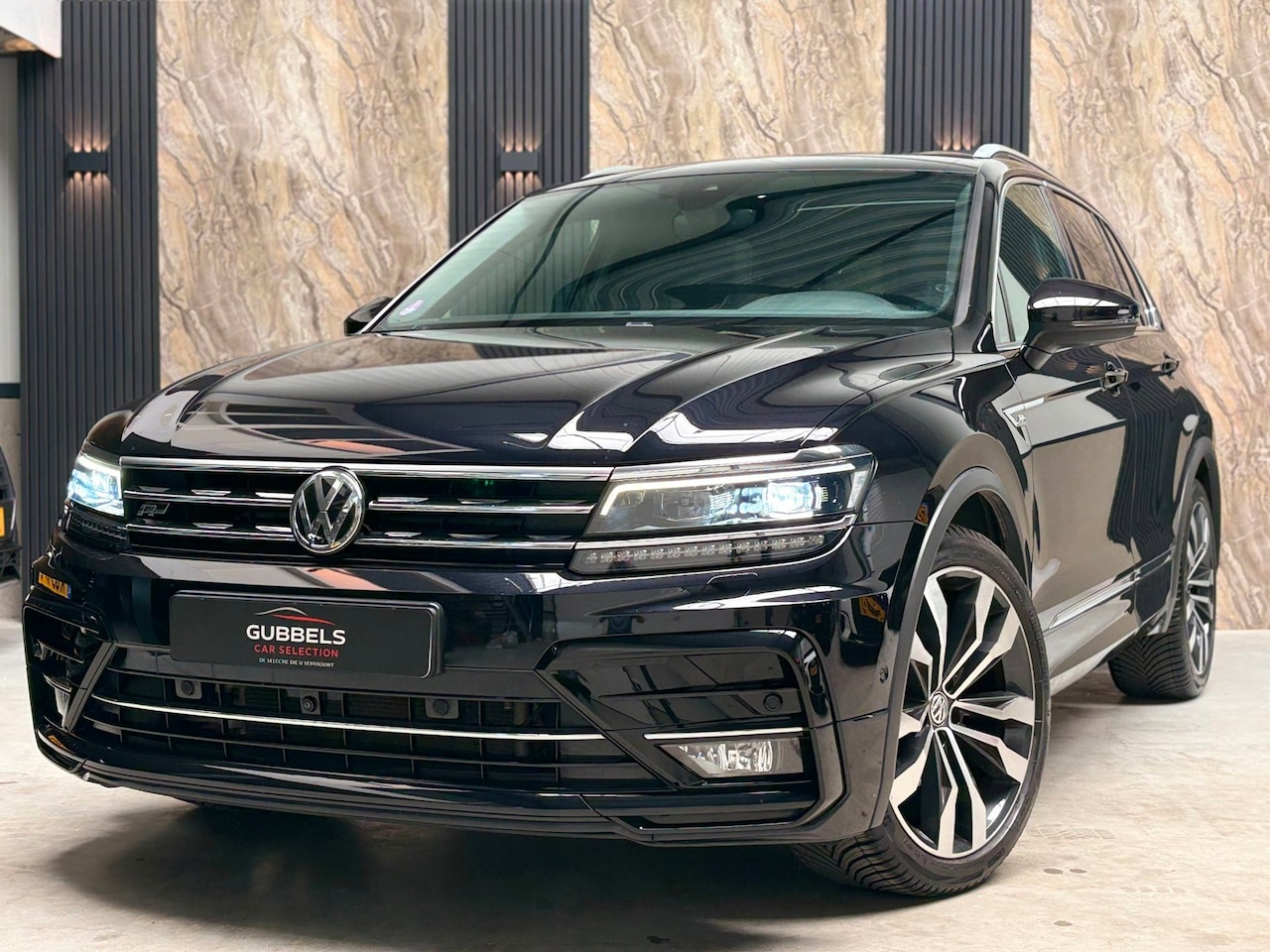 Volkswagen Tiguan - 1.5 TSI 3x R-Line | Pano | Memory | Cam | Keyless |Trekhaak - AutoWereld.nl