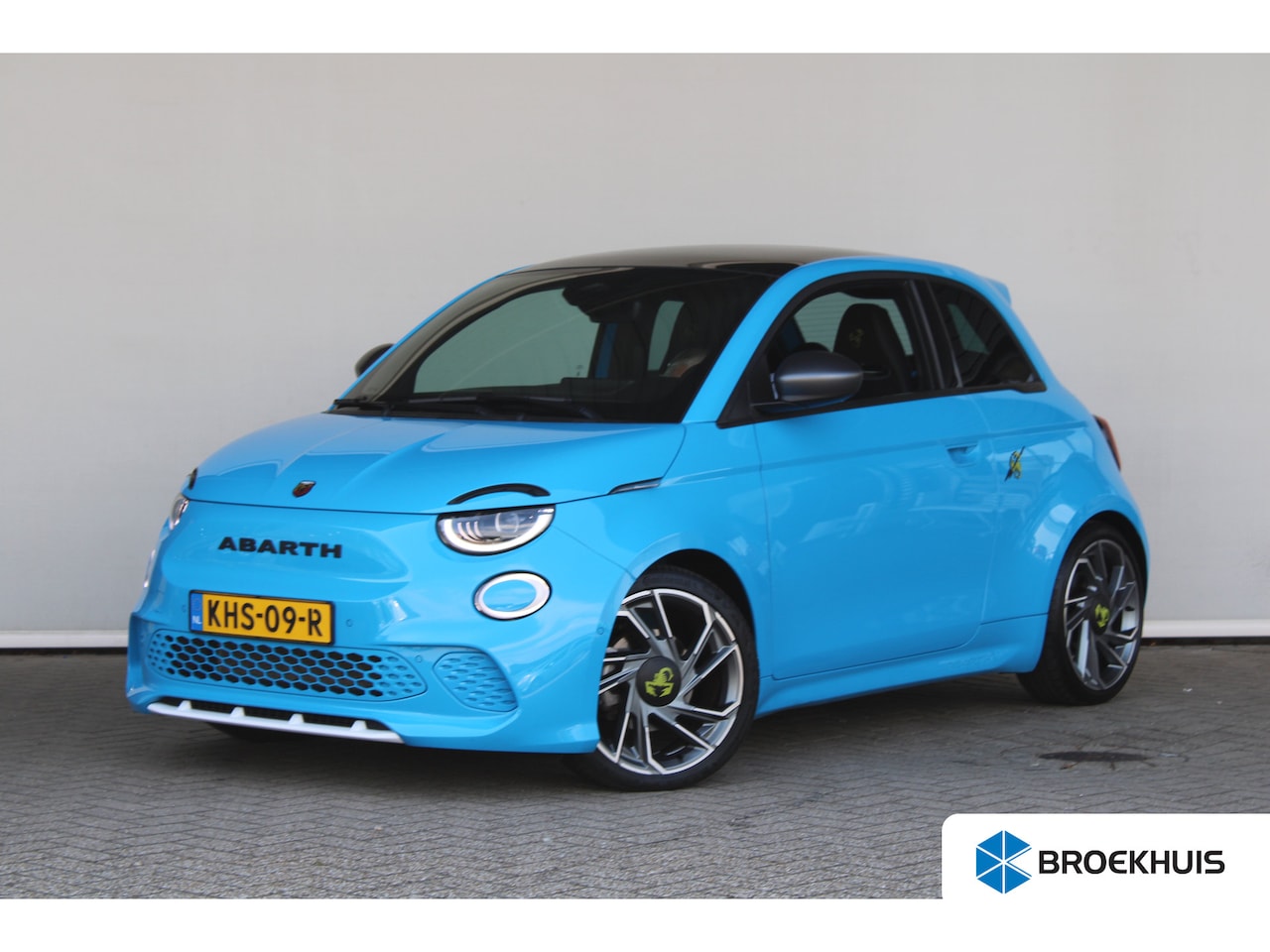 Fiat 500 Abarth - Scorpionissima 42 kWh | Navigatie | Camera | Panoramadak | Alcantara | Sportstoelen | Crui - AutoWereld.nl