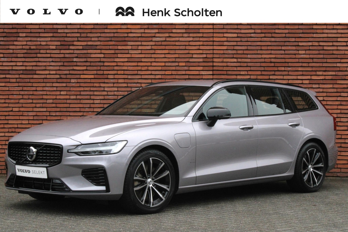 Volvo V60 - T6 Plug-in hybrid AWD Plus Dark | Trekhaak | All-Season Banden | 360 graden camera | Verwa - AutoWereld.nl
