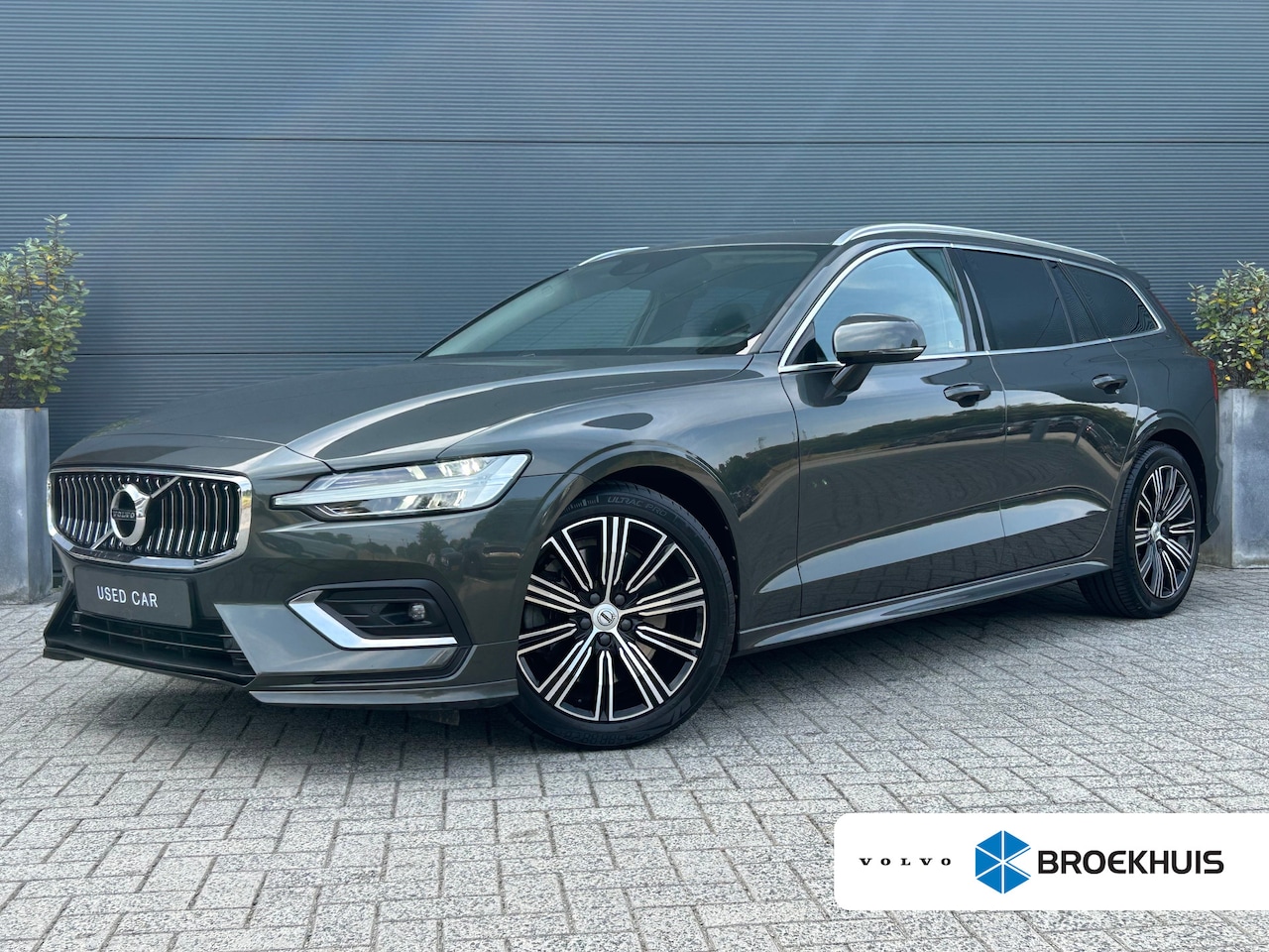 Volvo V60 - 2.0 B3 Inscription | Pilot Assist | Trekhaak | Leder | Camera | - AutoWereld.nl