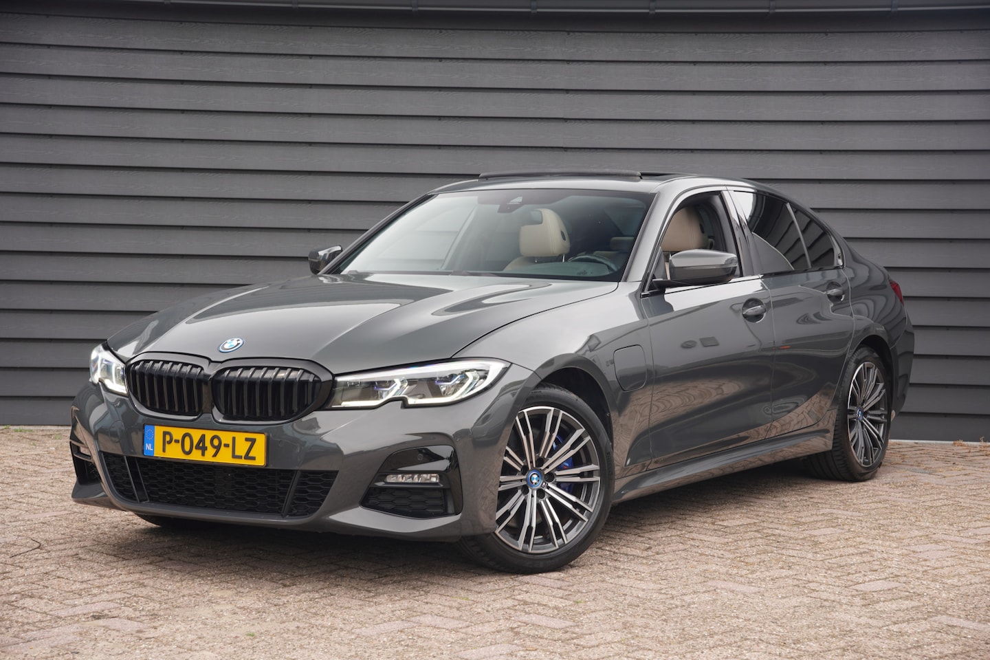 BMW 3-serie - 320e Business Edition Plus - M SPORT - LASER LED - SCHUIFDAK - LEDER - CARPLAY - - AutoWereld.nl