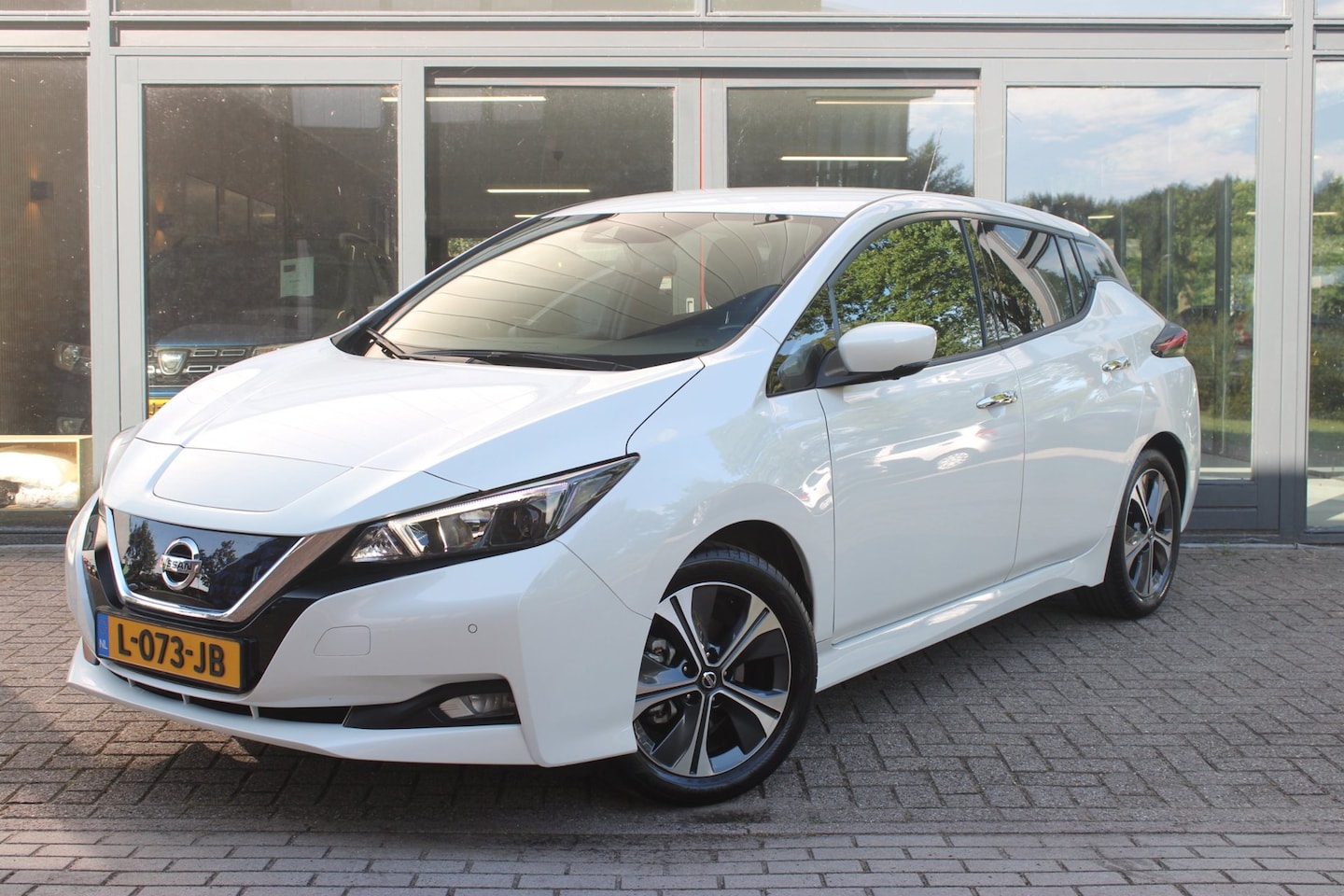 Nissan LEAF - N-Connecta 40 kWh | Adaptive-cruise | Stoel+Stuurverwarming | Keyless | 360 Camera | Telef - AutoWereld.nl