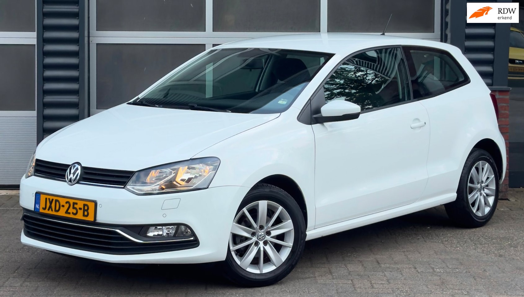Volkswagen Polo - 1.0 Comfortline | Airco | Stoelverwarming | Parkeersensoren | apk 31-12-2026 - AutoWereld.nl