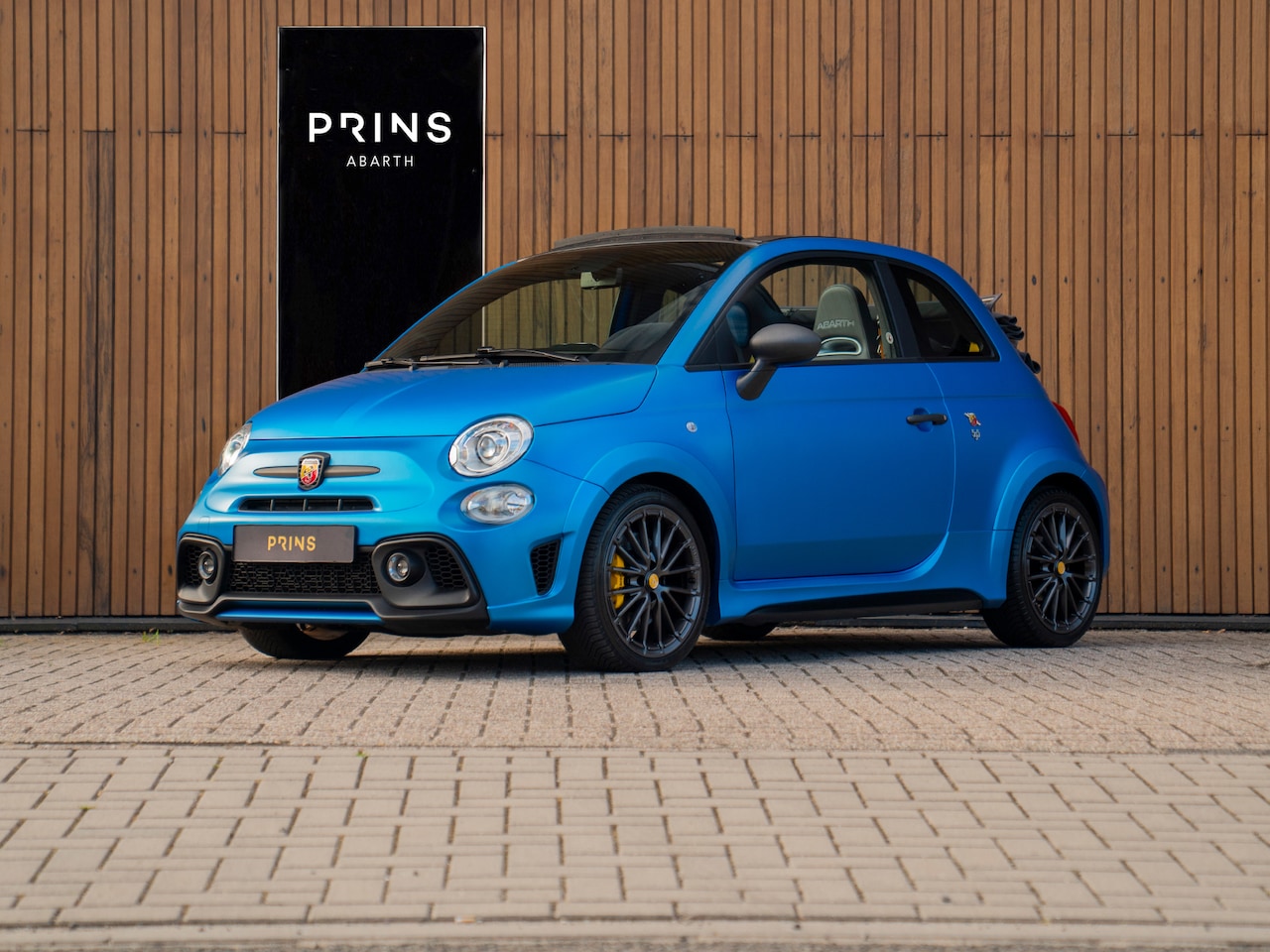Abarth 595 - C Competizione | Blu Rally matte - AutoWereld.nl