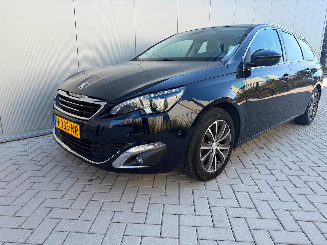 Peugeot 308 SW - 1.2 PureTech Blue Lease Executive 1.2 PureTech Blue Lease Executive - AutoWereld.nl