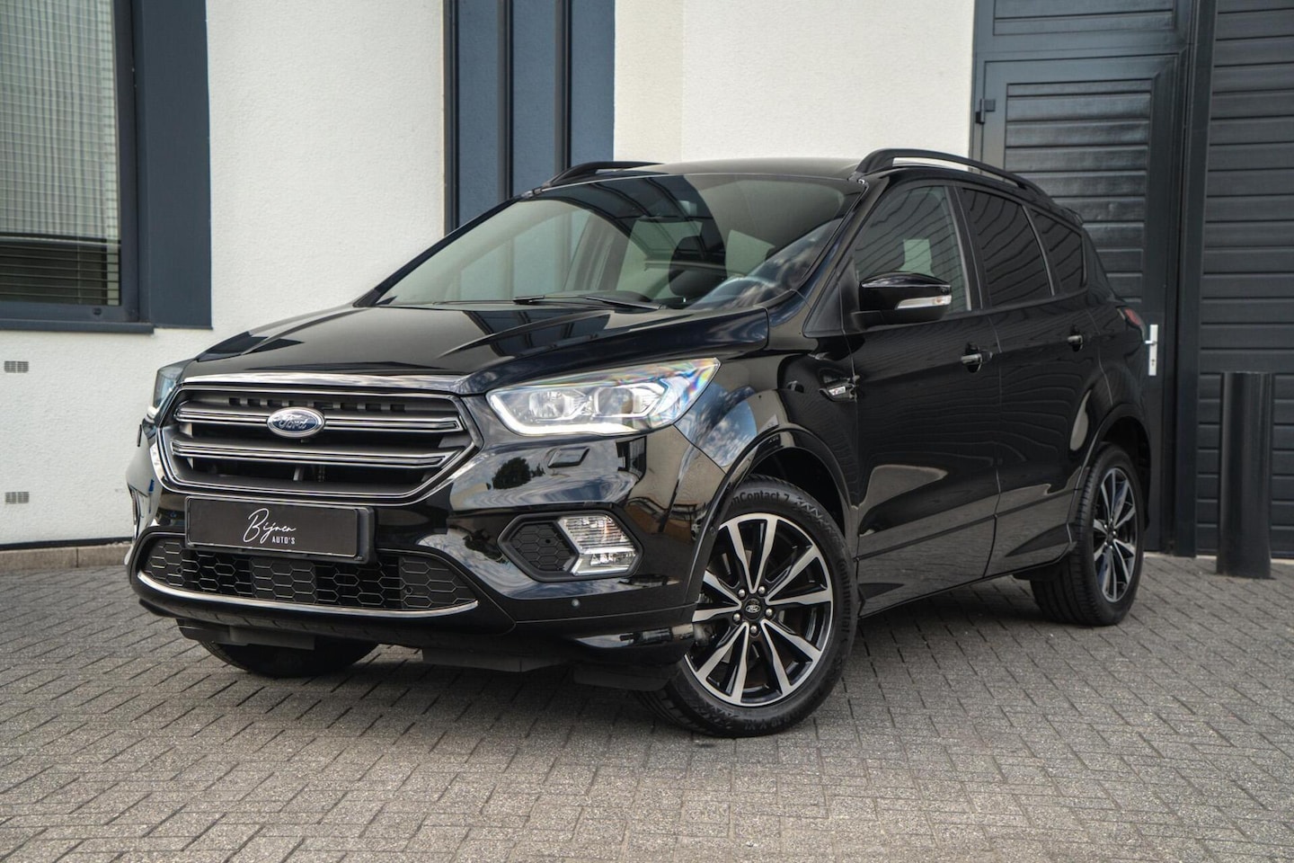 Ford Kuga - 1.5 EcoBoost ST Line TREKHAAK / DESIGN PACK / CAMERA - AutoWereld.nl