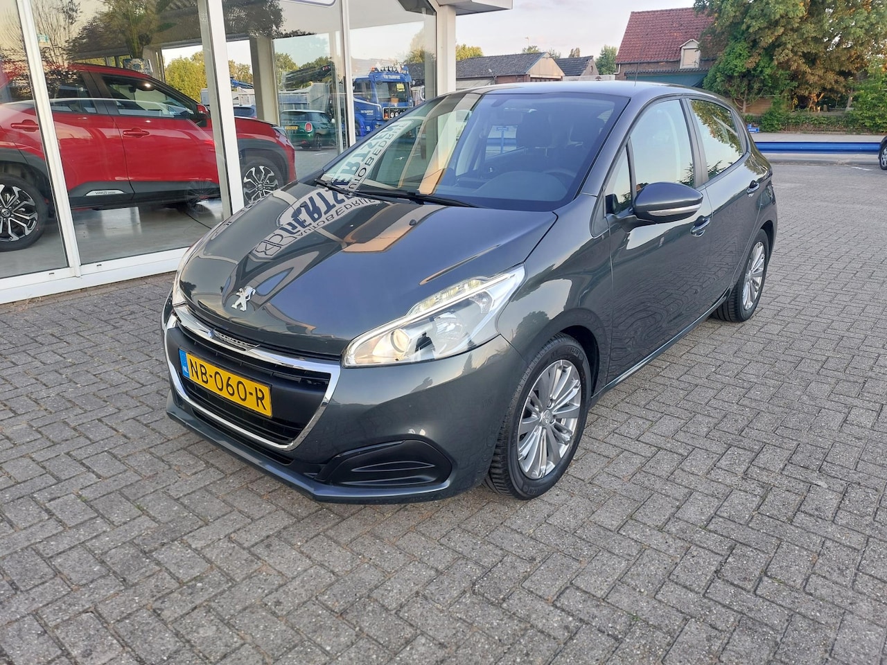 Peugeot 208 - 1.6 BlueHDi Active Zuinige diesel, lage kilometerstand,  zeer netjes - AutoWereld.nl