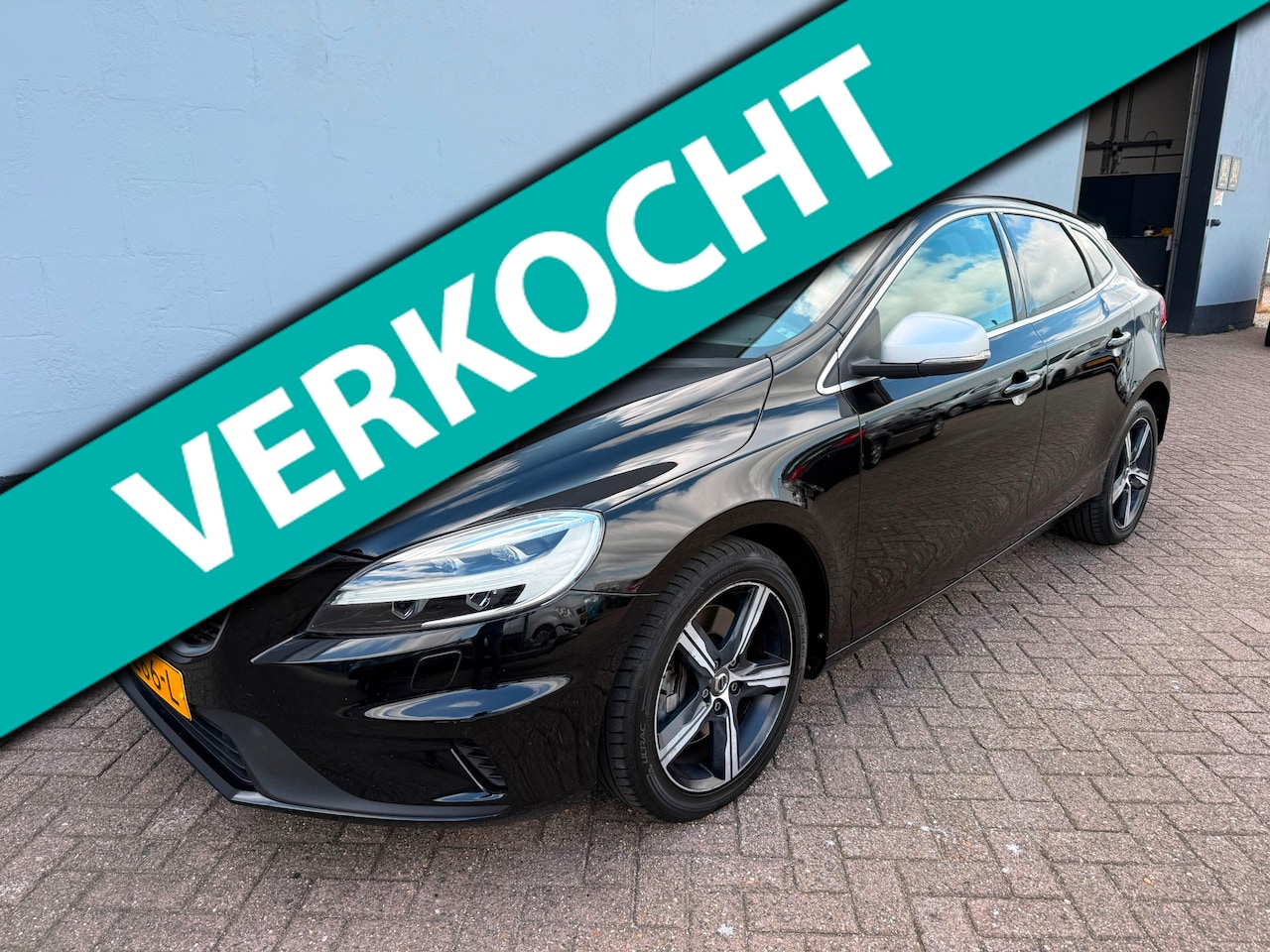 Volvo V40 - 1.5 T3 R-DESIGN FACELIFT - Dealer Onderhouden - AutoWereld.nl