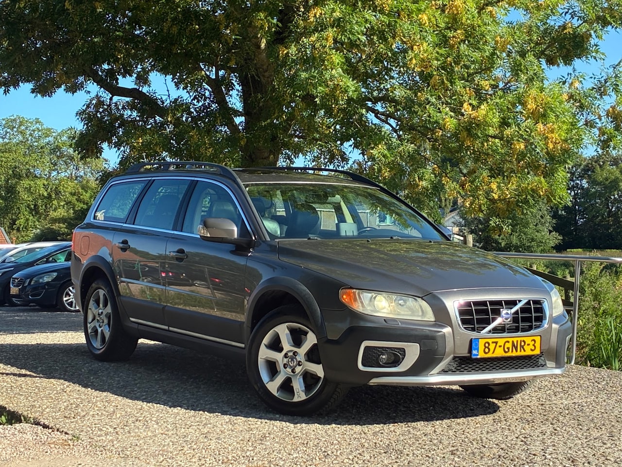 Volvo XC70 - 2.4 D5 Kinetic | Automaat + Schuif/kantel dak + Leder + Memory nu € 3.450,-!!! - AutoWereld.nl